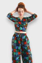 Load image into Gallery viewer, Tweedelige Set met Wrap Top en Baggy Broek in Kleurrijk Patchwork Design
