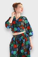 Load image into Gallery viewer, Tweedelige Set met Wrap Top en Baggy Broek in Kleurrijk Patchwork Design
