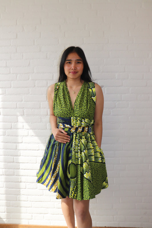 Mouwloze Wikkeljurk – Groen & Navy Print