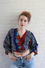 Afbeelding in Gallery-weergave laden, Wrap Top – Multicolor Rood/Blauw/Zwart met Witte Accenten
