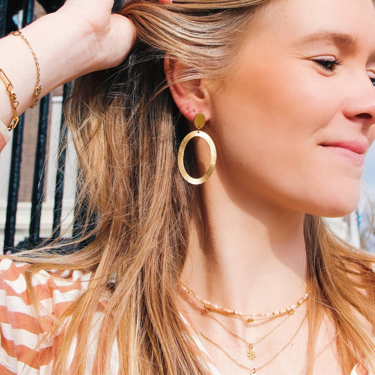 Statement oorbellen grote ovale ring - goud