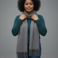 NANA sjaal effen met franjes – Zacht & elegant (Grijs)